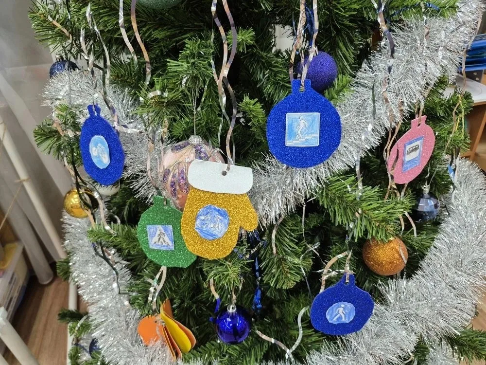 Наша ёлка безопасности зажглась!